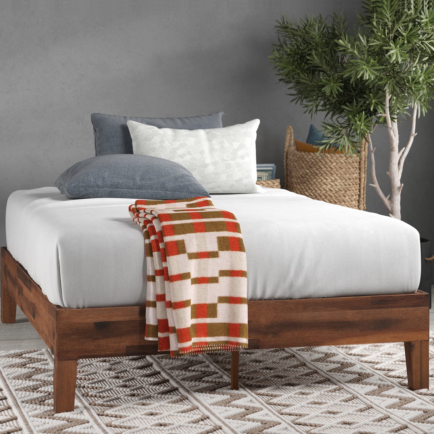 ZINUS Vivek Deluxe Wood Platform Bed Frame with Headboard, Wood Slat Support, No Box Spring Needed, Easy Assembly, Queen