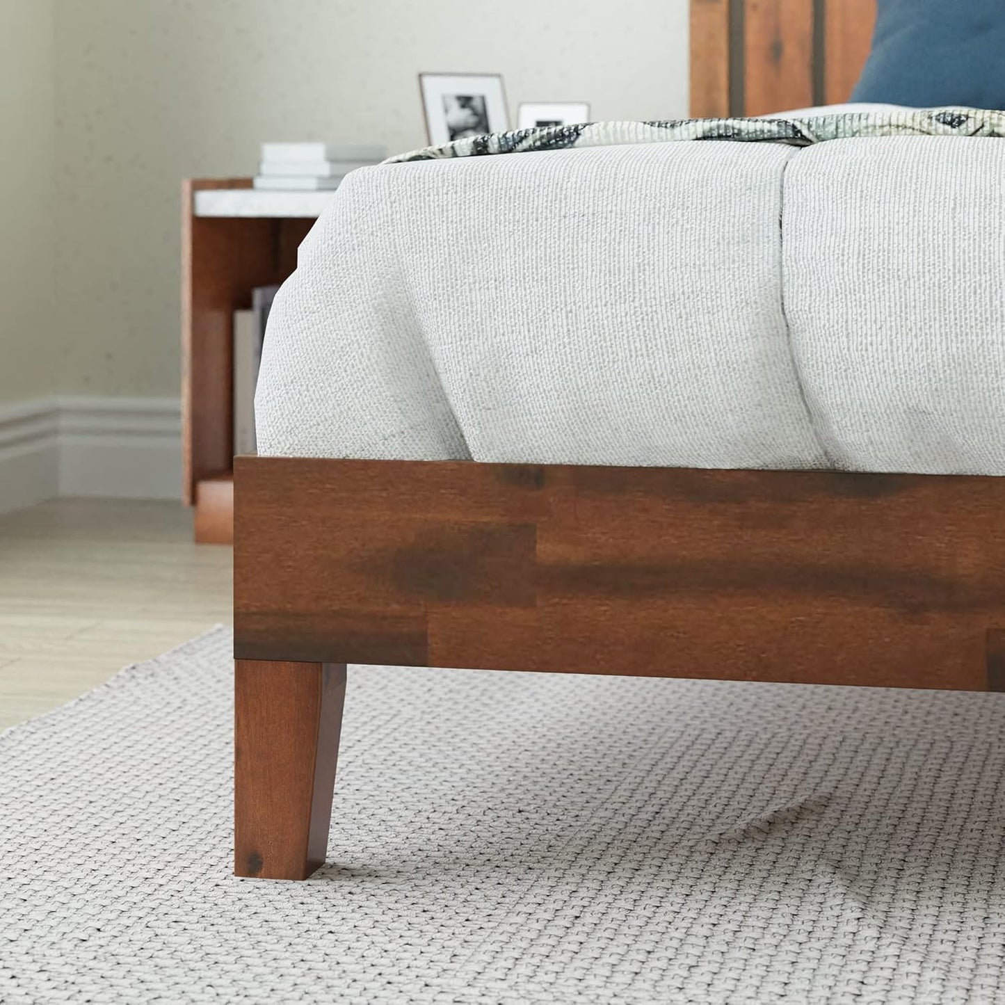 ZINUS Vivek Deluxe Wood Platform Bed Frame with Headboard, Wood Slat Support, No Box Spring Needed, Easy Assembly, Queen